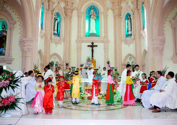 Giờ lễ tại giáo xứ Lai Tê, Bắc Ninh